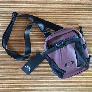 Oakley Rover Crossbody Bag, maroon NWT
